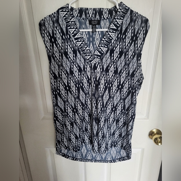 Jones New York Women's Black and White Patterned Top - Picture 2 of 7
